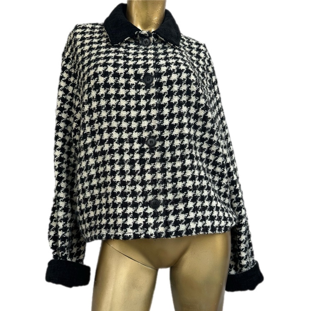 Weave of the Irish wool/acrylic blend black and cream woven hound tooth jacket M